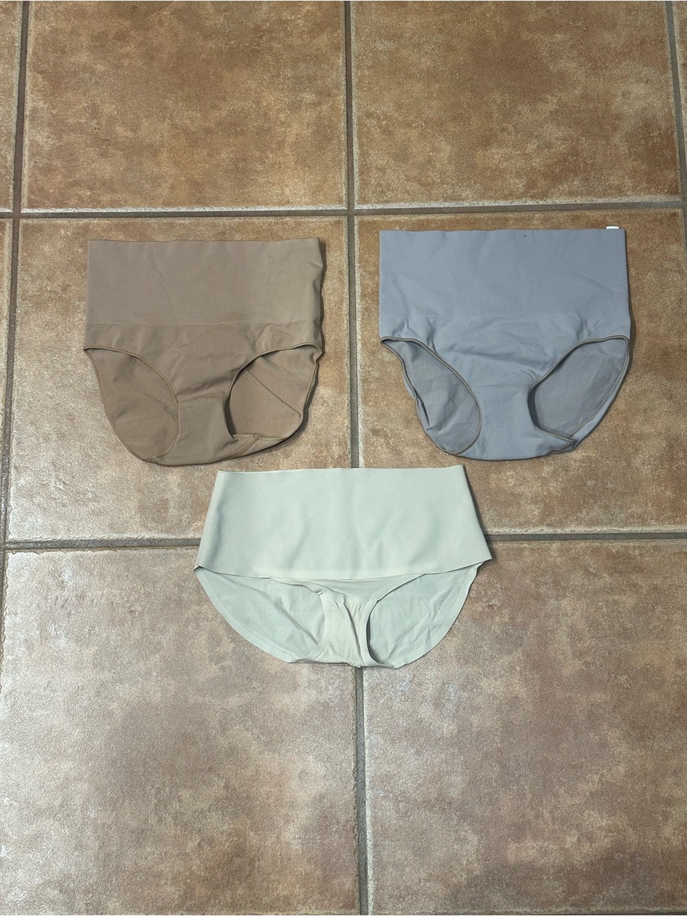 SPANX Undie-tectable High-Waisted Shaping Underwear 2 Period 1 Seamless Size M